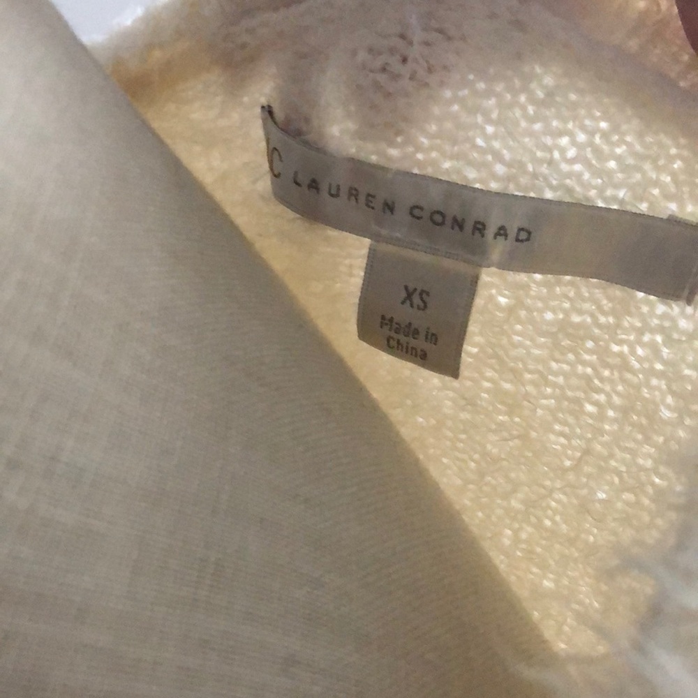 Very Comfortable Lightweight Sweater - Picture 3 of 3